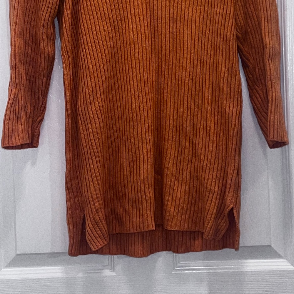 V-Neck Ribbed Sweater - Rust - Picture 2 of 4